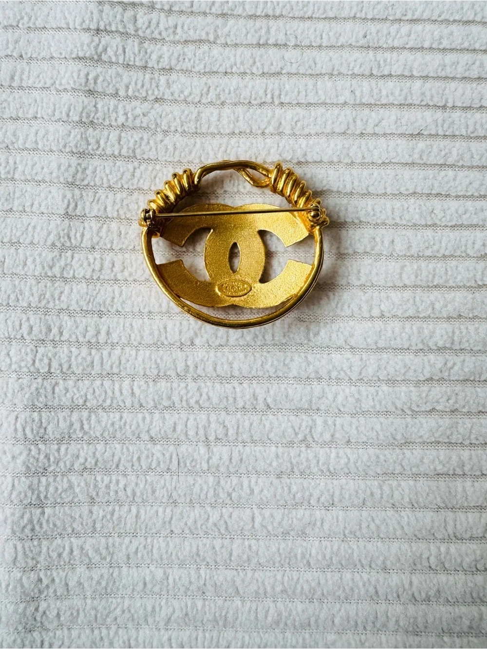 Gold-Tone Interlocking CC Logo Brooch - excellent condition